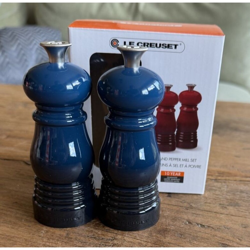 Le Creuset 4.33 in Petite Salt And Pepper Mill Set Nuit Blue NEW NIB